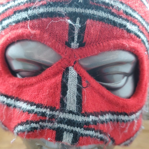 Detroit Red Wings Face Mask Beanie Boy Reebok Face Off Collection Boys Size 8-20 - Picture 2 of 7